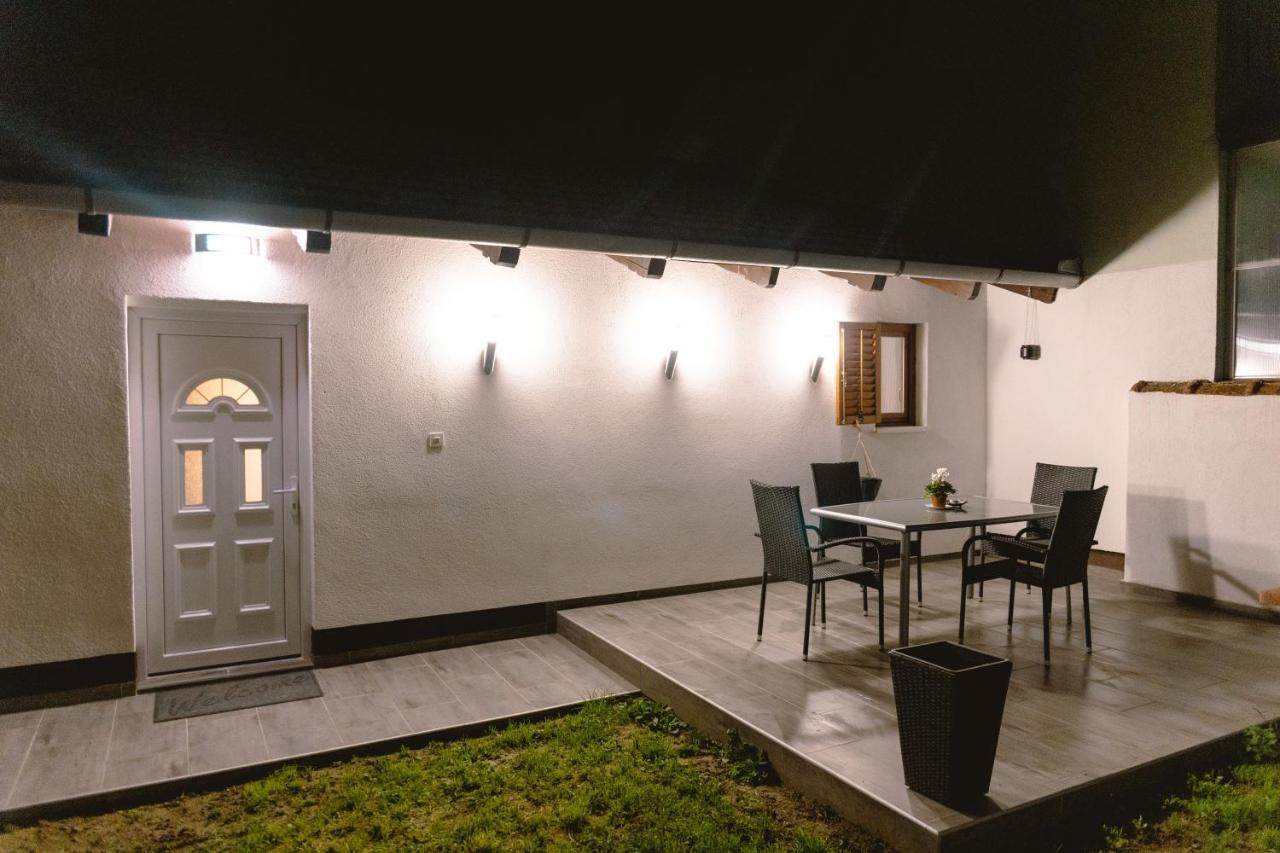 Studio Apartman Planb, Self Check In โอซีเยก ภายนอก รูปภาพ