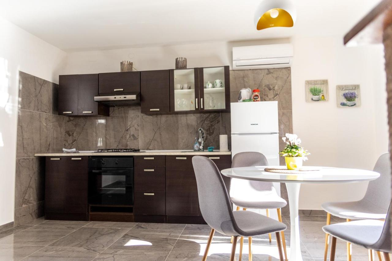 Studio Apartman Planb, Self Check In โอซีเยก ภายนอก รูปภาพ