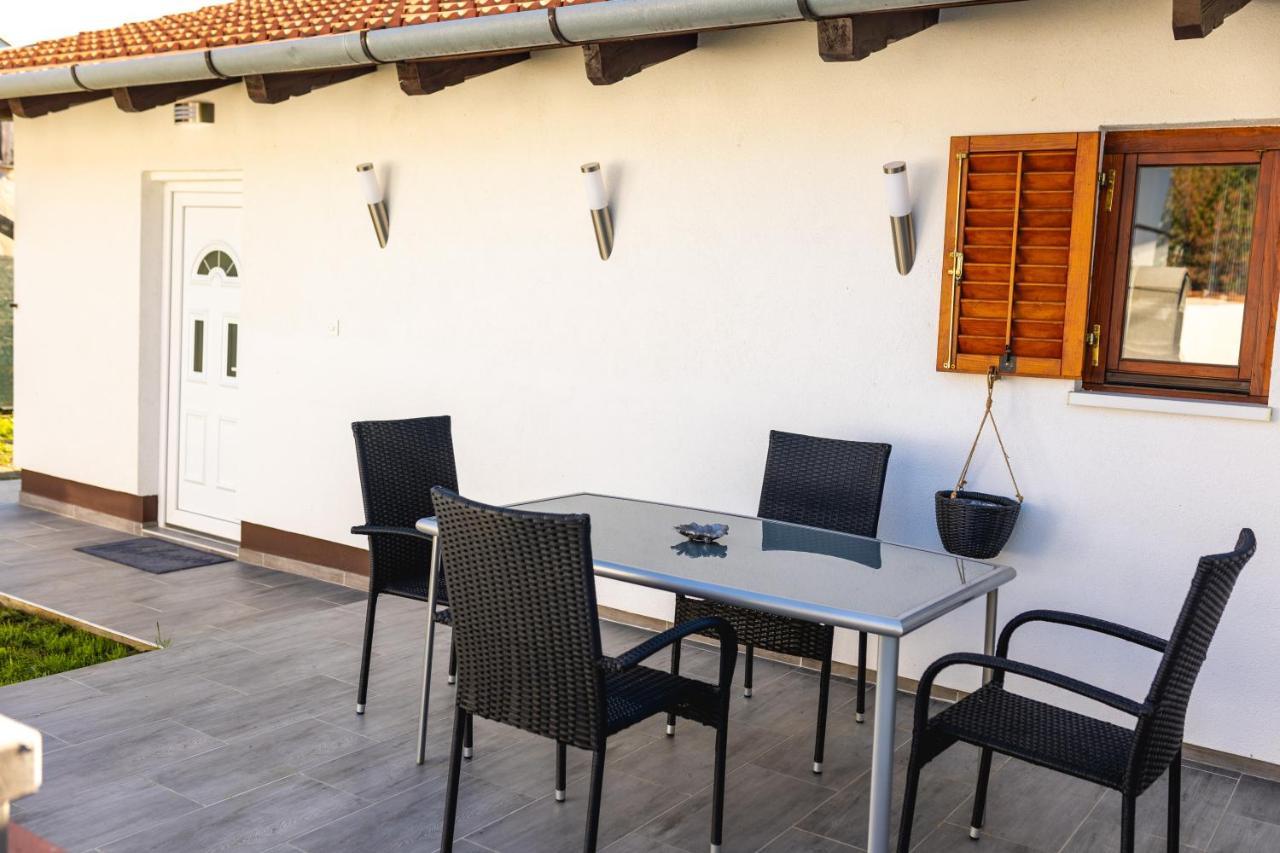 Studio Apartman Planb, Self Check In โอซีเยก ภายนอก รูปภาพ