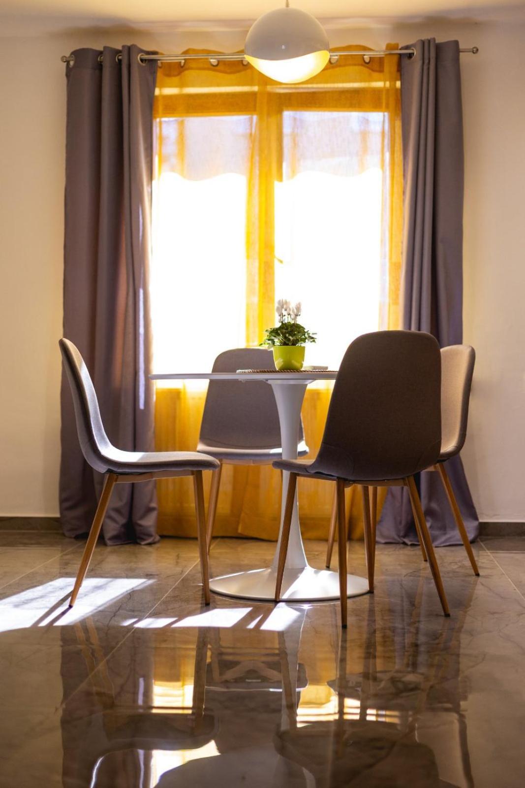 Studio Apartman Planb, Self Check In โอซีเยก ภายนอก รูปภาพ