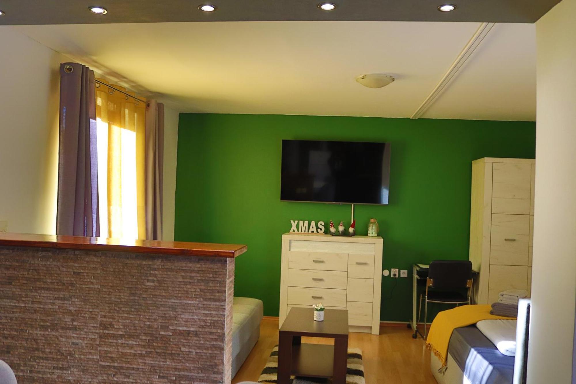Studio Apartman Planb, Self Check In โอซีเยก ภายนอก รูปภาพ